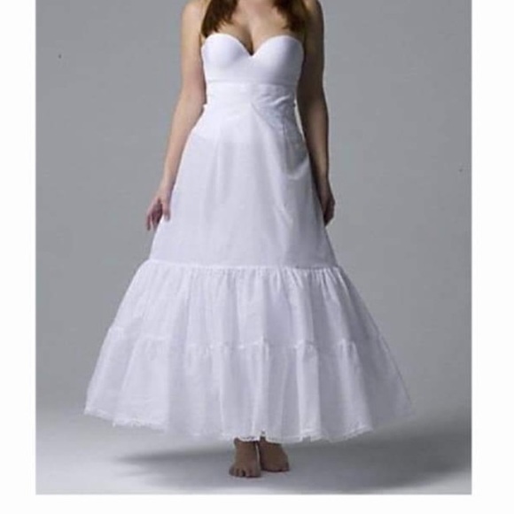 David's Bridal Other - Plus size A-line 2 tiered slip with tulle fill David's Bridal Other - Plus size A-line 2 tiered slip with tulle fill